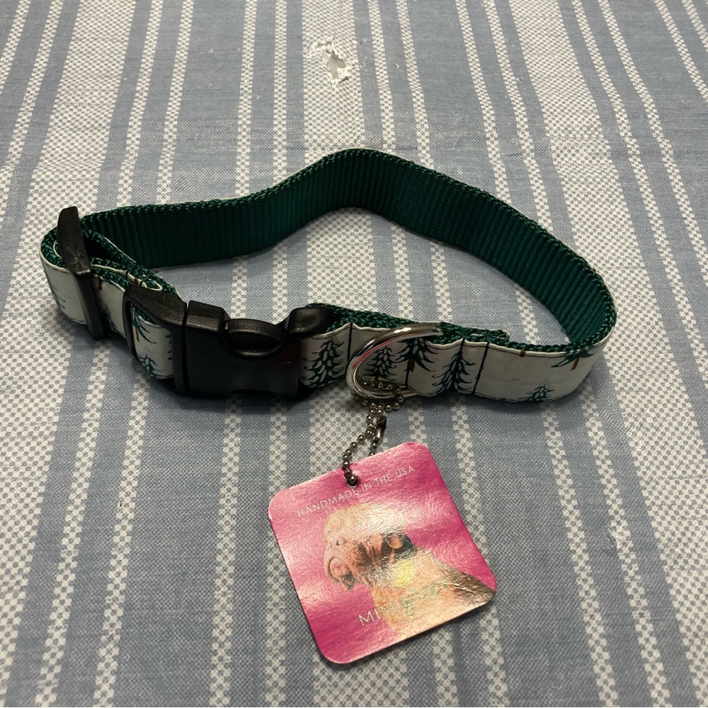 NWT Mimi Green light green dog collar with green and white pine trees.